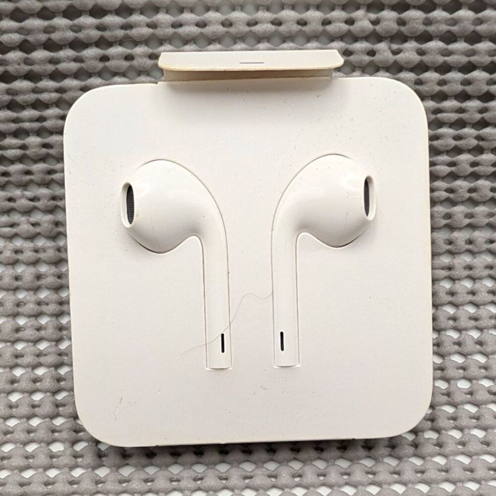 Apple EarPods In-Ear Wired Earbuds, Lightning Connector, Built-In Mic, White